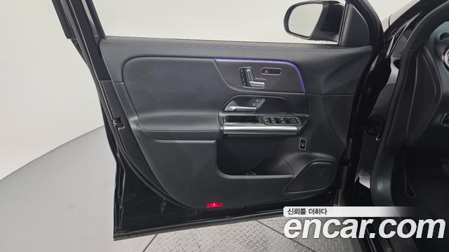 Mercedes-Benz GLA-Class GLA220
