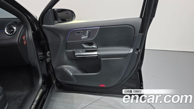 Mercedes-Benz GLA-Class GLA220