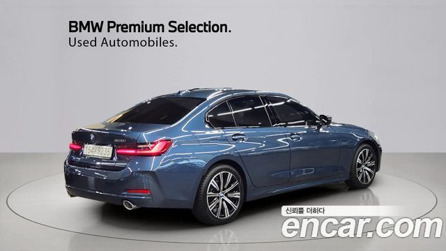 BMW 3-Series 320i