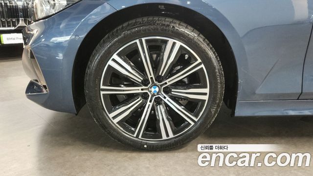 BMW 3-Series 320i