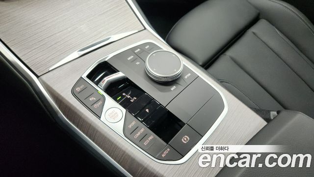 BMW 3-Series 320i