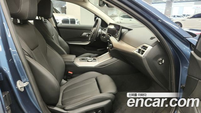 BMW 3-Series 320i
