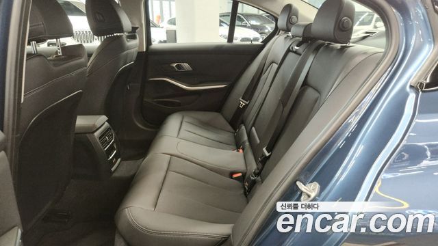 BMW 3-Series 320i