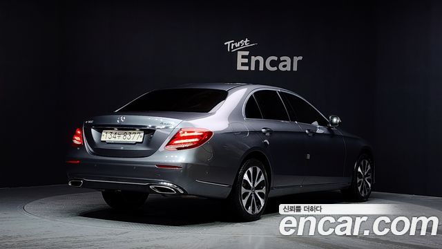 Mercedes-Benz E-Class E300 4MATIC Exclusive