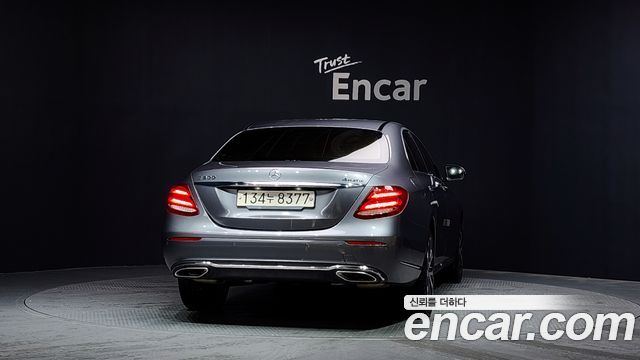 Mercedes-Benz E-Class E300 4MATIC Exclusive