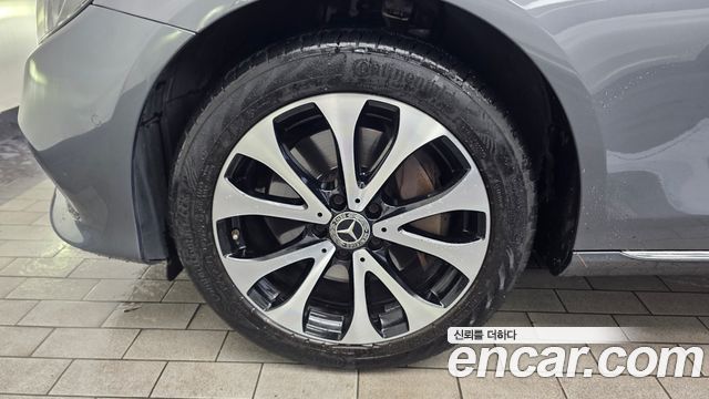 Mercedes-Benz E-Class E300 4MATIC Exclusive