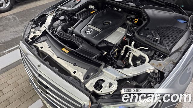Mercedes-Benz E-Class E300 4MATIC Exclusive