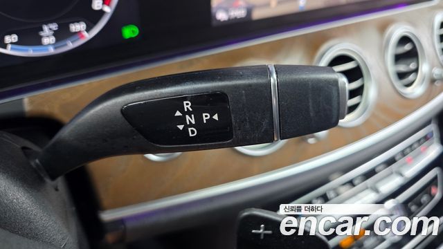 Mercedes-Benz E-Class E300 4MATIC Exclusive