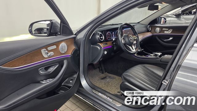 Mercedes-Benz E-Class E300 4MATIC Exclusive
