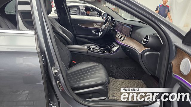 Mercedes-Benz E-Class E300 4MATIC Exclusive