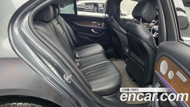 Mercedes-Benz E-Class E300 4MATIC Exclusive