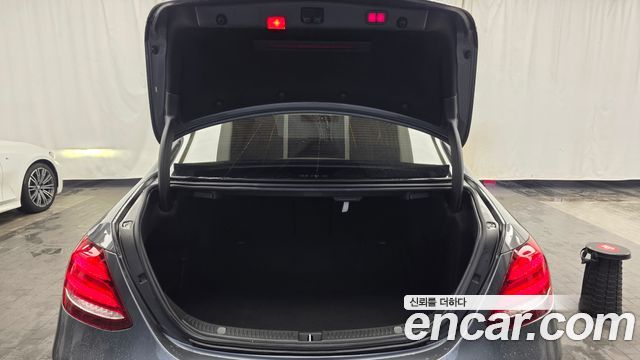 Mercedes-Benz E-Class E300 4MATIC Exclusive