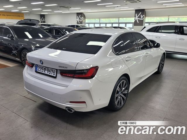 BMW 3-Series 320i