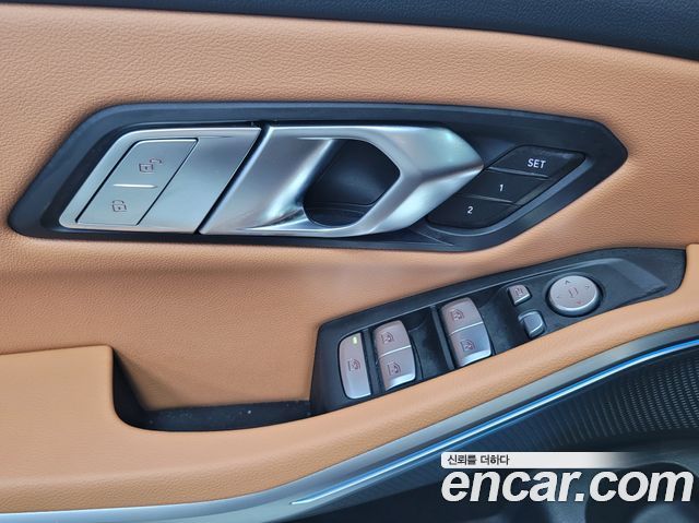 BMW 3-Series 320i