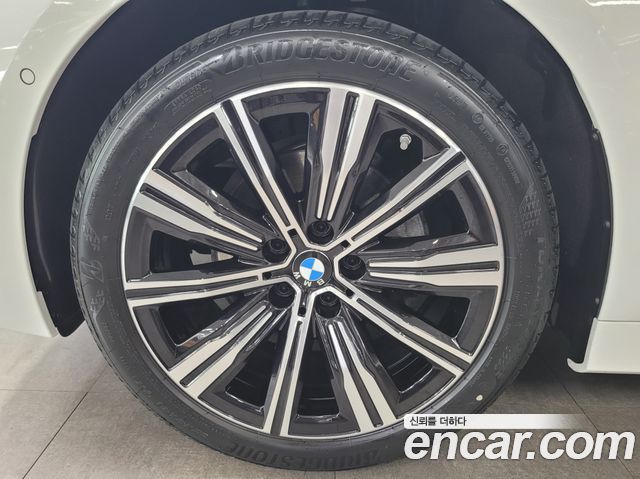 BMW 3-Series 320i