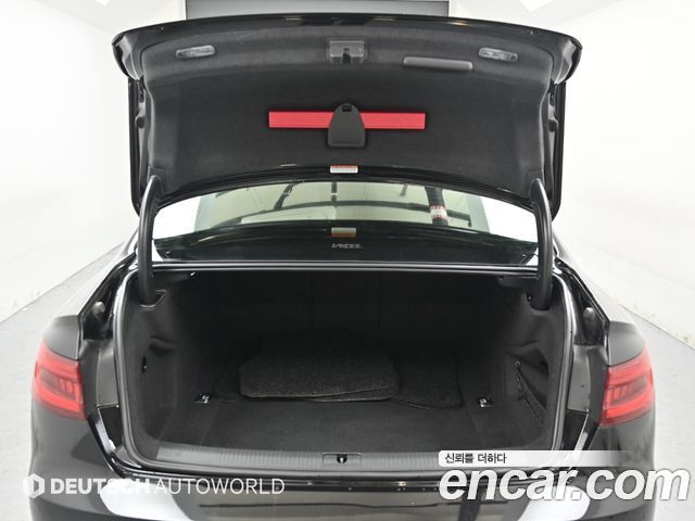 Audi A4 30 TDI Premium