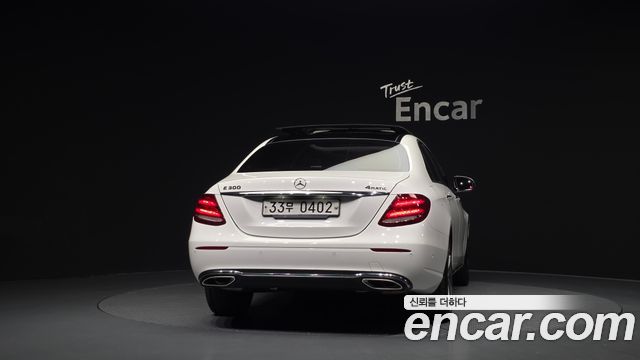 Mercedes-Benz E-Class E300 4MATIC Avnatgarde