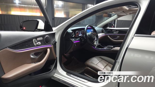 Mercedes-Benz E-Class E300 4MATIC Avnatgarde