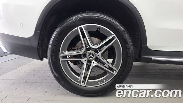 Mercedes-Benz GLC-Class GLC300e 4MATIC Coupe