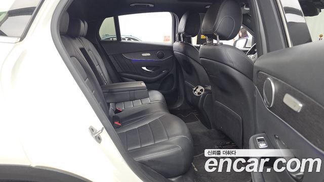 Mercedes-Benz GLC-Class GLC300e 4MATIC Coupe