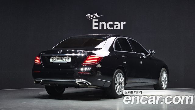 Mercedes-Benz E-Class E300 4MATIC Exclusive