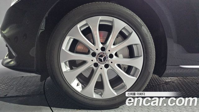 Mercedes-Benz E-Class E300 4MATIC Exclusive