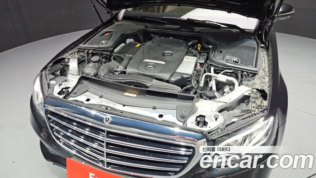 Mercedes-Benz E-Class E300 4MATIC Exclusive