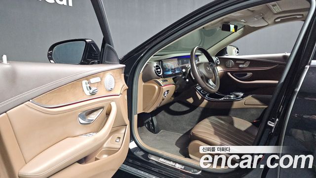 Mercedes-Benz E-Class E300 4MATIC Exclusive