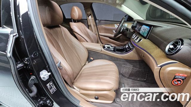 Mercedes-Benz E-Class E300 4MATIC Exclusive