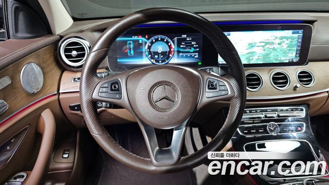 Mercedes-Benz E-Class E300 4MATIC Exclusive