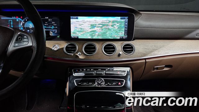 Mercedes-Benz E-Class E300 4MATIC Exclusive