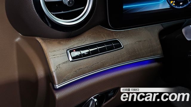 Mercedes-Benz E-Class E300 4MATIC Exclusive