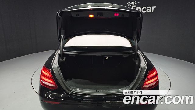 Mercedes-Benz E-Class E300 4MATIC Exclusive