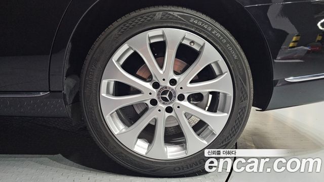 Mercedes-Benz E-Class E300 4MATIC Exclusive