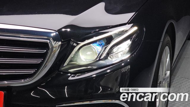 Mercedes-Benz E-Class E300 4MATIC Exclusive
