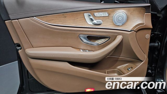 Mercedes-Benz E-Class E300 4MATIC Exclusive