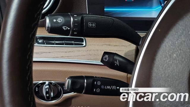 Mercedes-Benz E-Class E300 4MATIC Exclusive