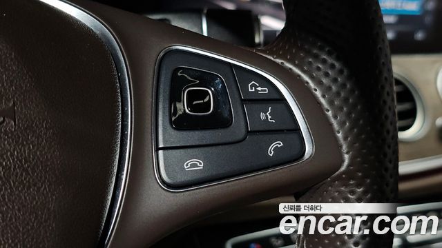Mercedes-Benz E-Class E300 4MATIC Exclusive