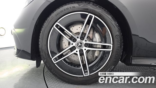 Mercedes-Benz E-Class E300 4MATIC AMG Line