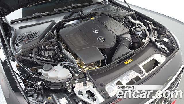 Mercedes-Benz E-Class E300 4MATIC AMG Line
