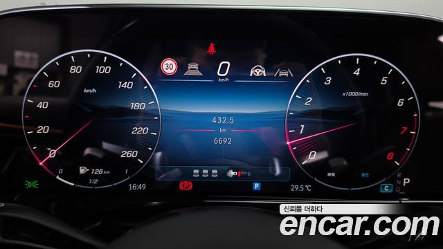 Mercedes-Benz E-Class E300 4MATIC AMG Line