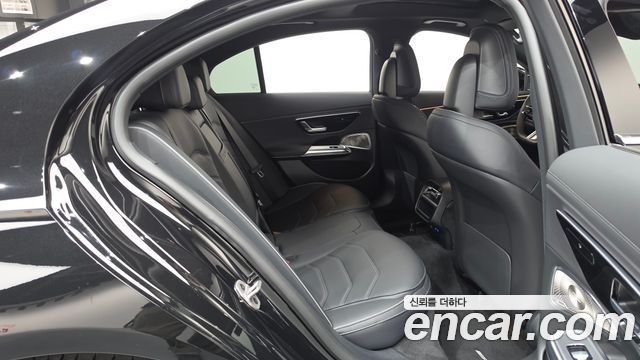 Mercedes-Benz E-Class E300 4MATIC AMG Line