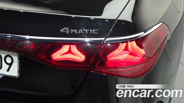 Mercedes-Benz E-Class E300 4MATIC AMG Line