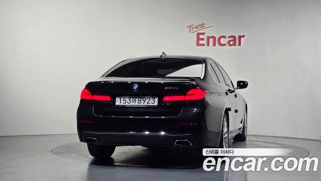 BMW 5-Series 530e Luxury
