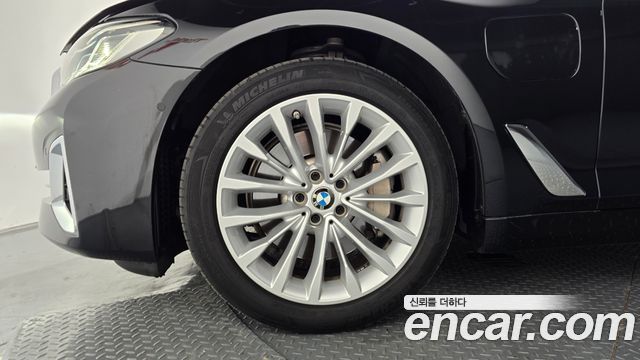 BMW 5-Series 530e Luxury