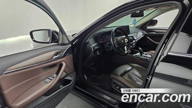 BMW 5-Series 530e Luxury