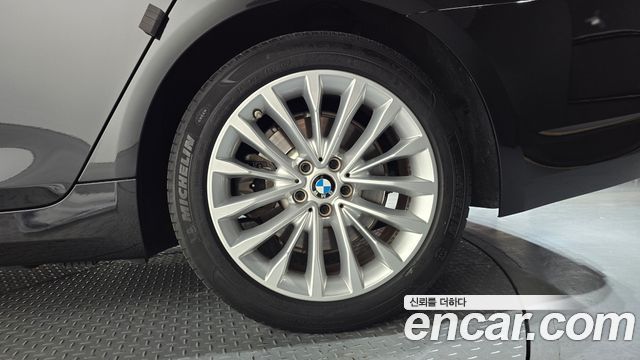 BMW 5-Series 530e Luxury