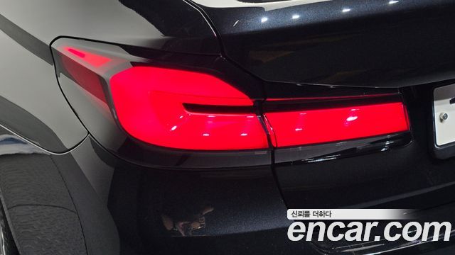 BMW 5-Series 530e Luxury
