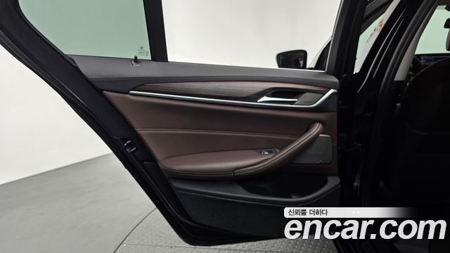 BMW 5-Series 530e Luxury