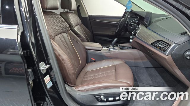 BMW 5-Series 530e Luxury